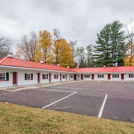Econo Lodge Сент-Олбанс Екстер'єр фото