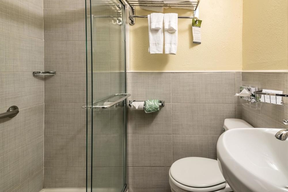 Econo Lodge Сент-Олбанс Екстер'єр фото