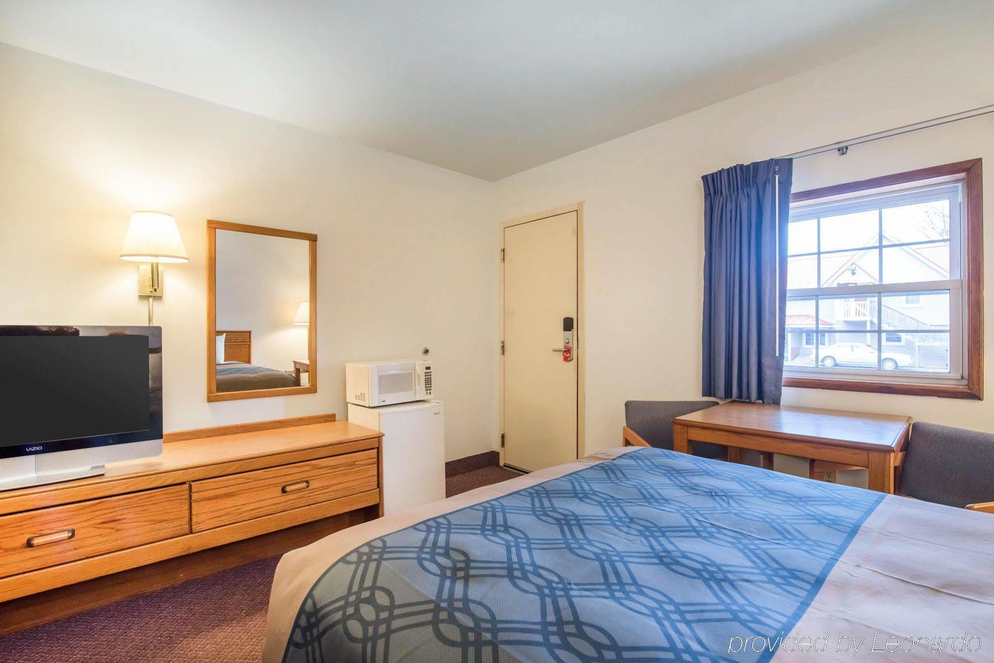 Econo Lodge Сент-Олбанс Екстер'єр фото