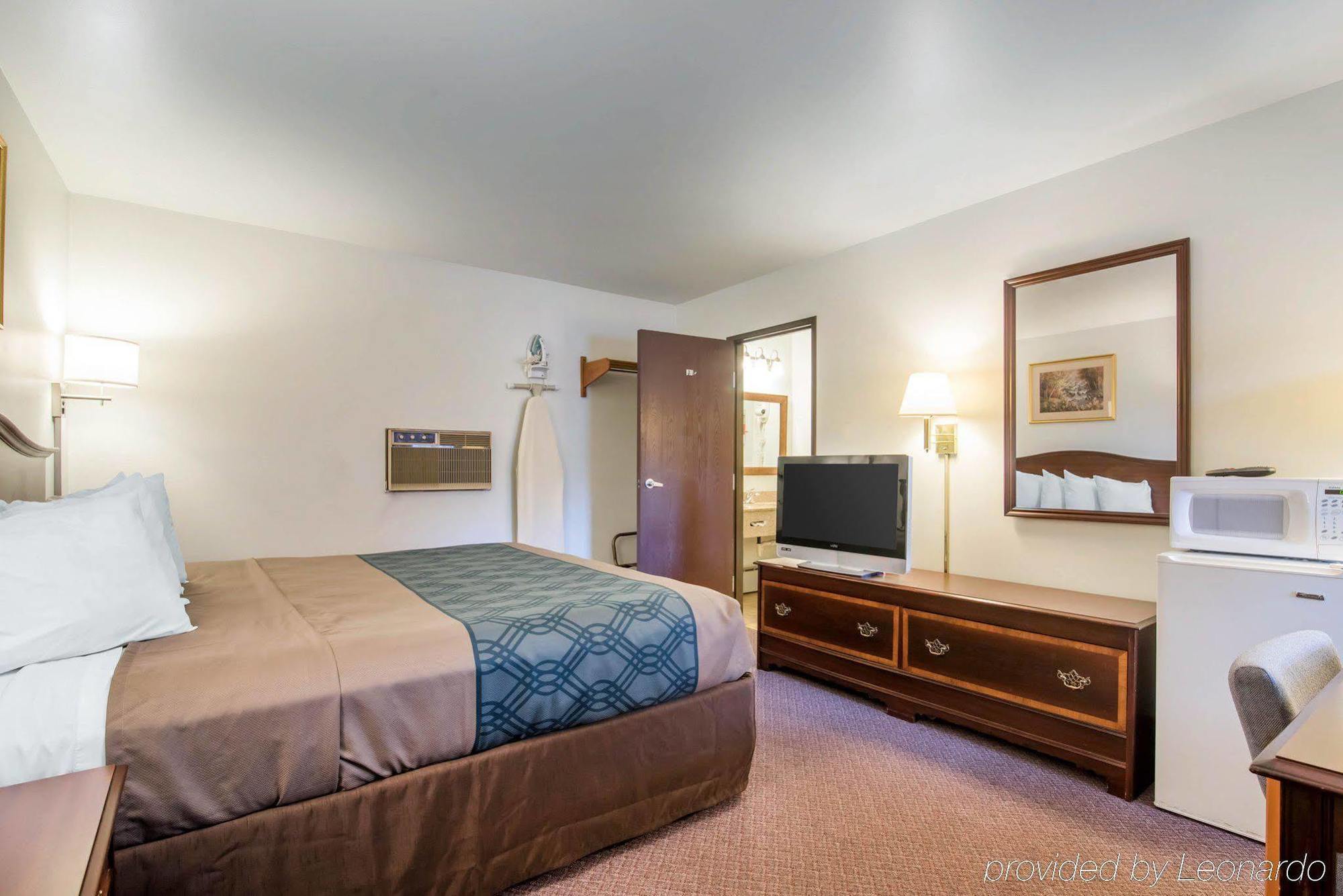 Econo Lodge Сент-Олбанс Екстер'єр фото