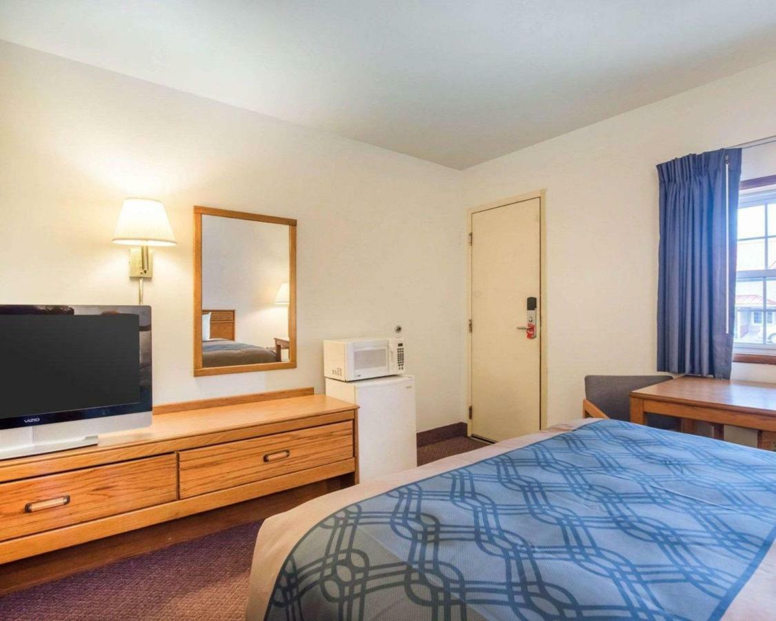 Econo Lodge Сент-Олбанс Екстер'єр фото