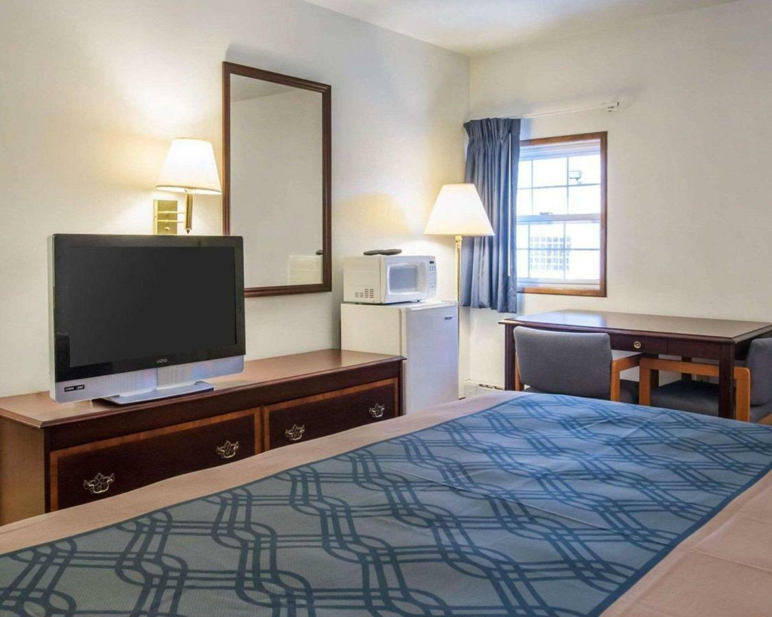 Econo Lodge Сент-Олбанс Екстер'єр фото