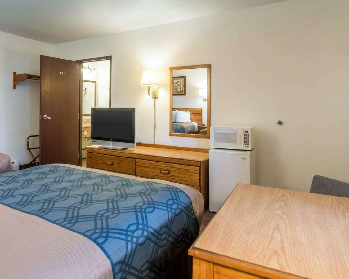 Econo Lodge Сент-Олбанс Екстер'єр фото