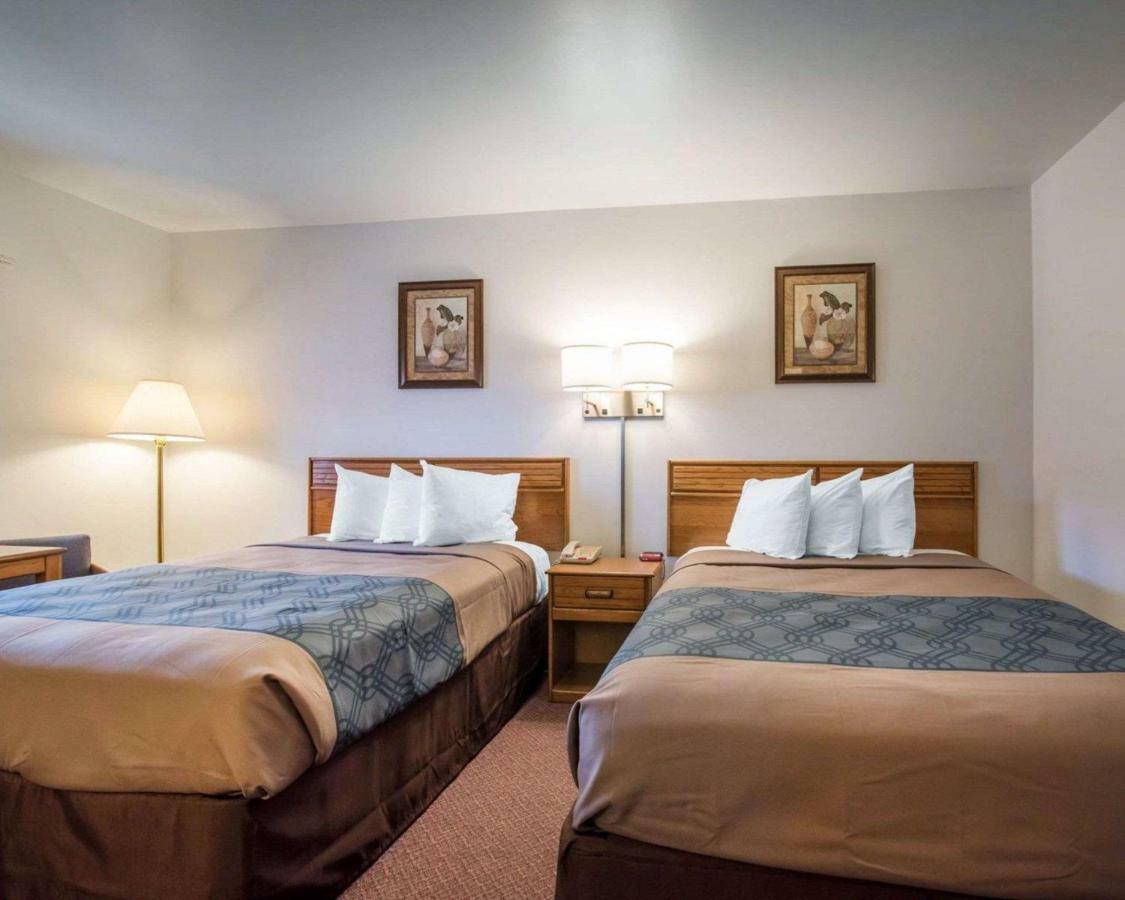 Econo Lodge Сент-Олбанс Екстер'єр фото